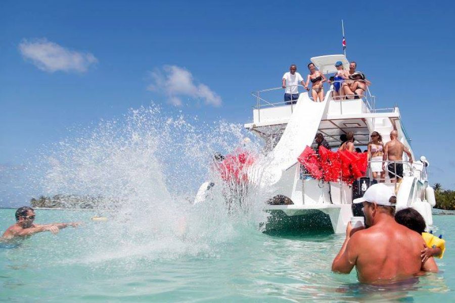 Buggies, Catamaran and Transfer (Full Day) From Uvero Alto